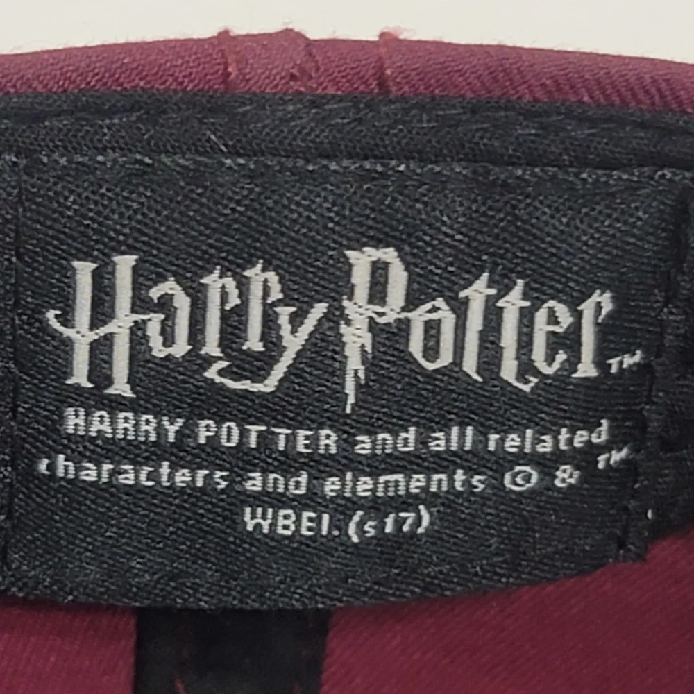 Harry Potter Platform 9 3/4 Maroon Hat Wizarding World Universal Studios OSFM - Picture 9 of 11